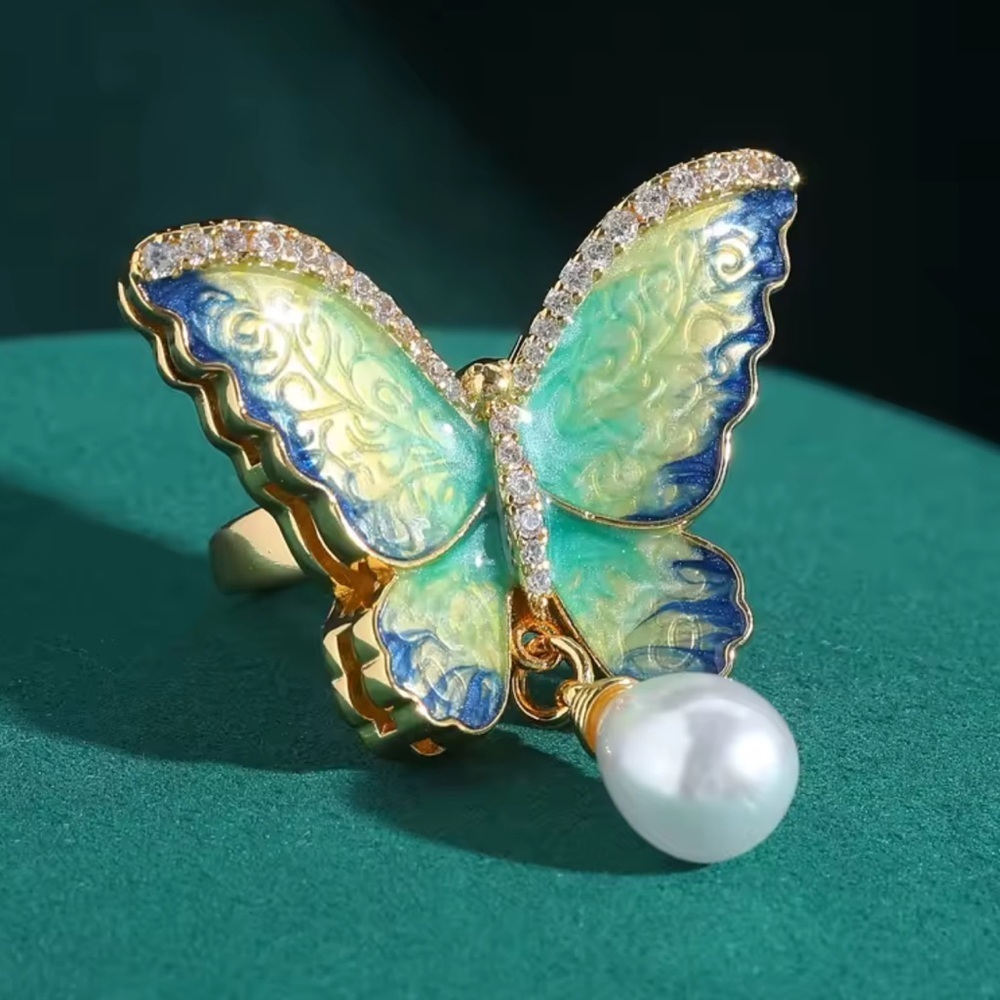 Royal Butterfly Gold Pearl Ring